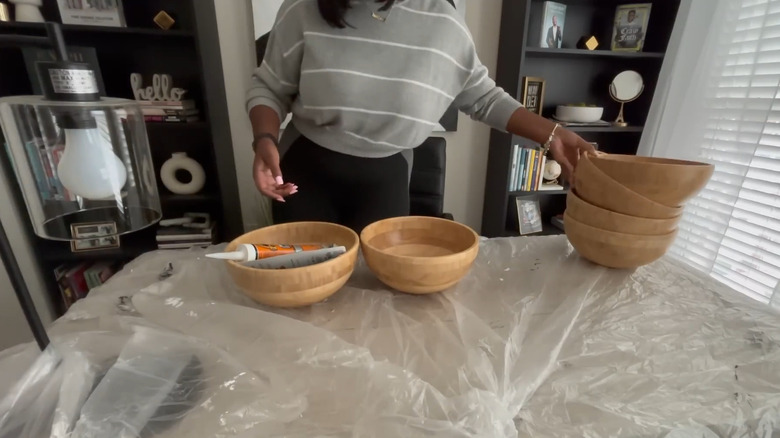 DIYer setting up the bowls for a DIY table
