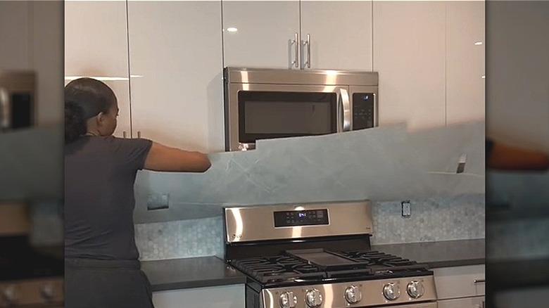 Installing the laminate sheet backsplash