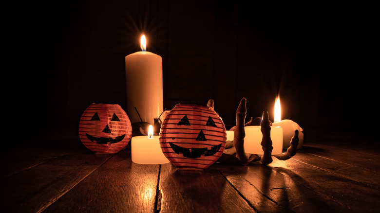 skeleton hand candle halloween decor