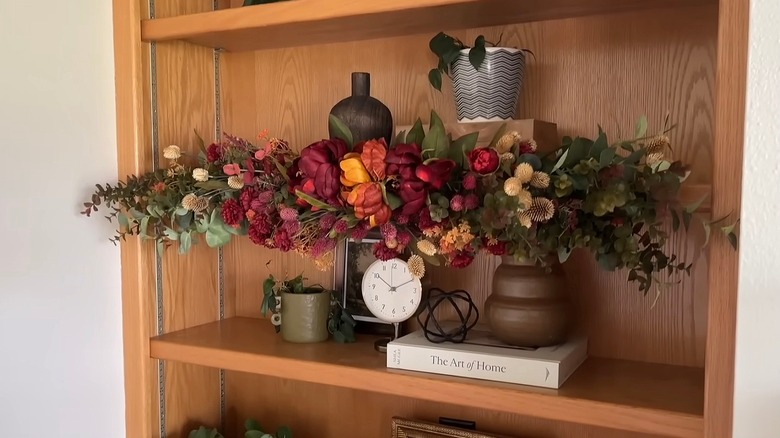 Autumn shelf decor made from a pool noodle and faux greenery