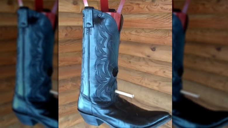 Cowboy boot birdfeeder