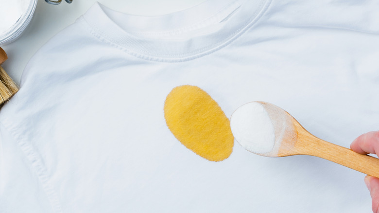 Sprinkling baking soda on fresh yellow urine stain