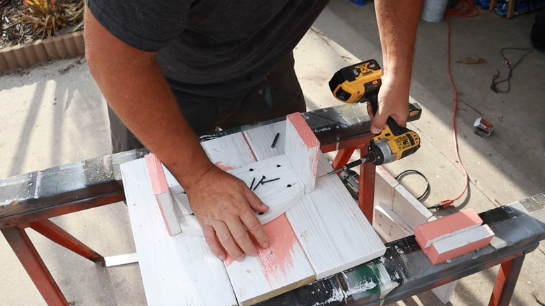 Building the garden hose hanger