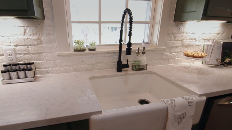 Whitewashed brick paver backsplash