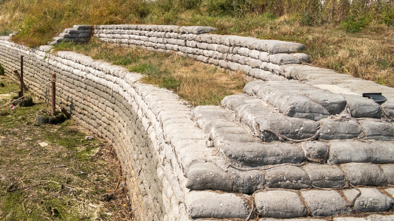Retaining wall made of sandbags