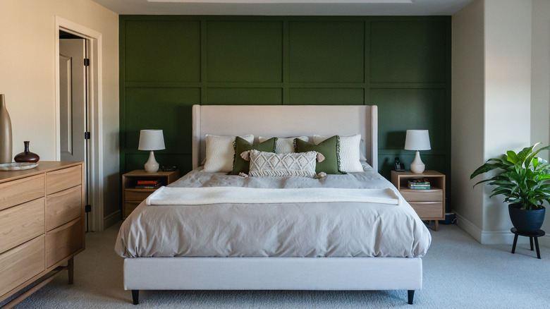 bedroom accent wall in green