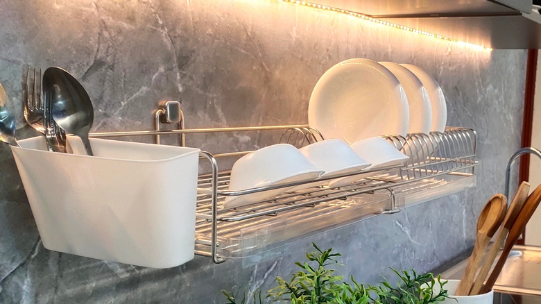 Wall-mounted dish drying rack