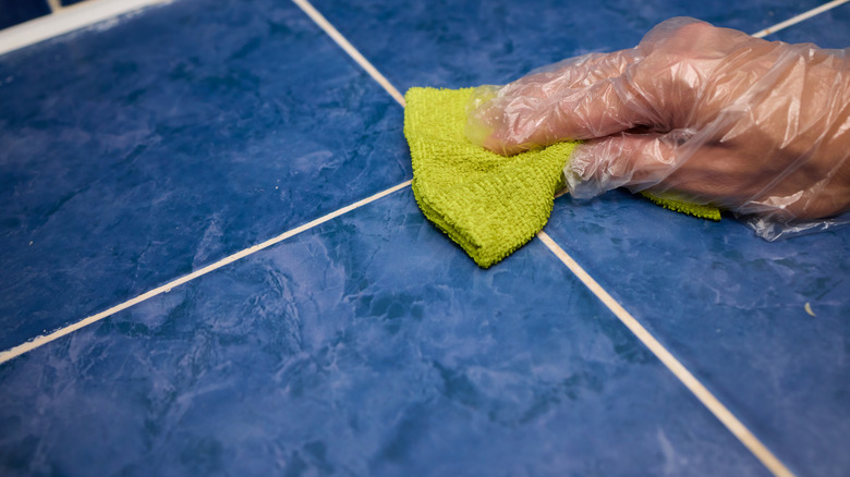 Cleaning tile grout
