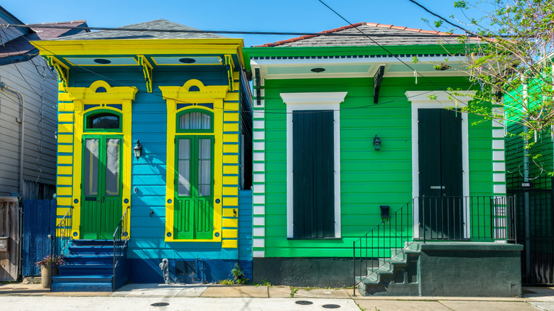 Colorful wooden shotgun houses with creole cottage architecture in New Orleans, Louisiana