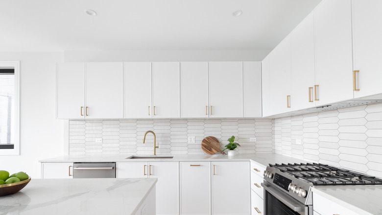White kitchen with matching soffit and ceiling