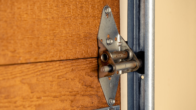 garage door hinge,roller and track