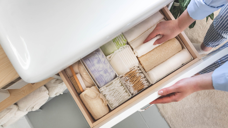 bathroom drawer with bin dividers
