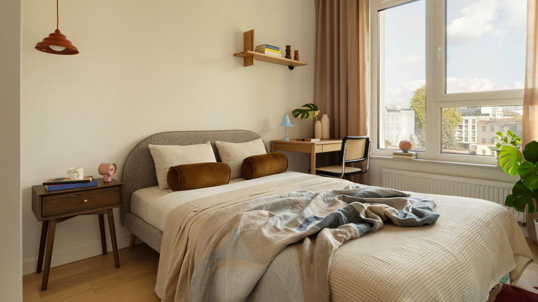 Bedroom with blanket on bed