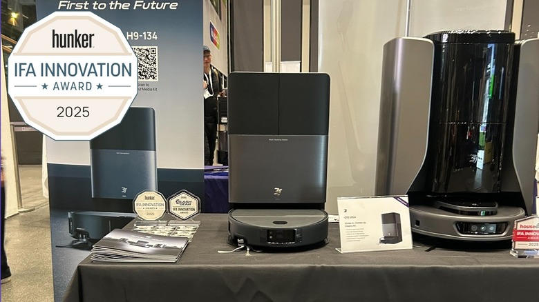 3i Q10 Ultra robot vacuum and mop products on display at IFA 2025