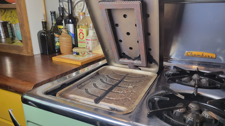 Chambers model C combination broiler/griddle