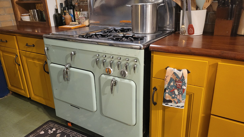 Angle showing missing side panel of Chamber stove