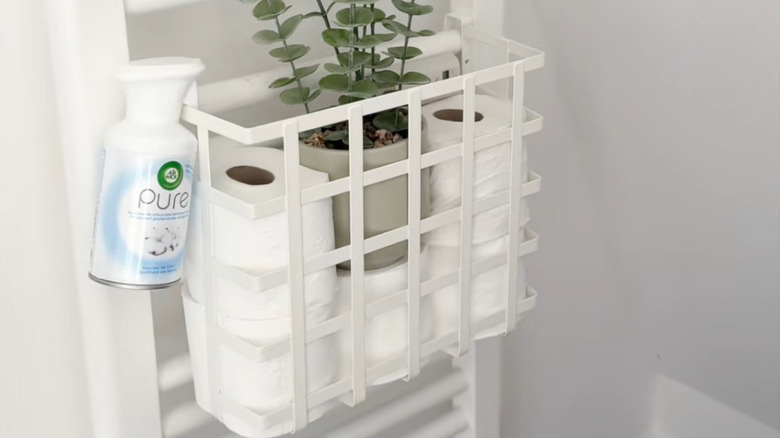 IKEA PÅLYCKE Clip-on basket installed on wall-mounted towel rail for extra bathroom storage