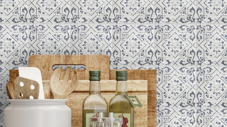 Closeup of Elida Ceramica Cardosa Deco tile