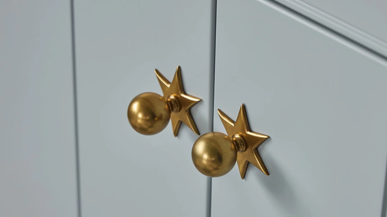 Classic star backplate on a blue-gray cabinet