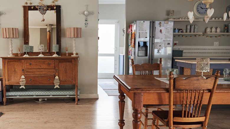 A country kitchen with mixed built-in and freestanding elements