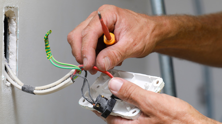 Wiring a light switch