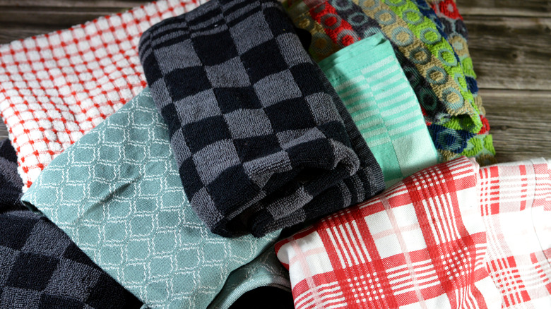 Neither Baskets Nor Racks: The Kitchen Towel Storage Hack You'll Wish You Knew Sooner