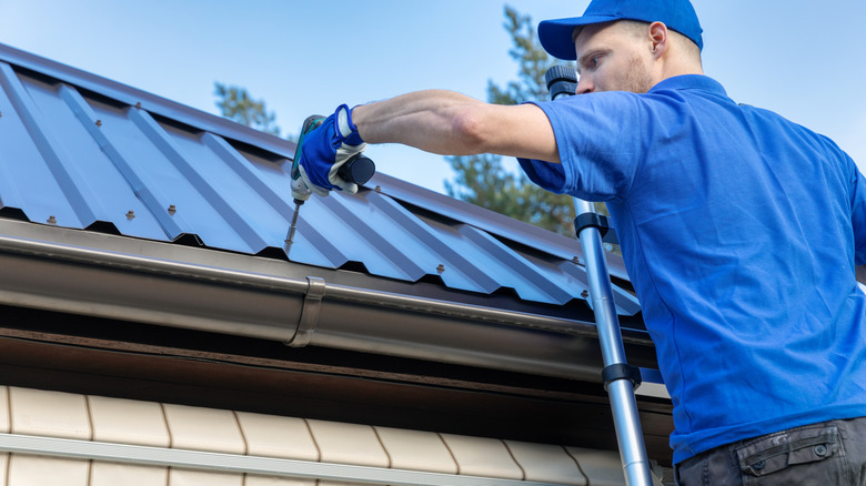 An expert is installing metal roof on a home