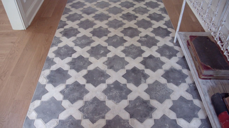 Wooden floors inlaid with gray and white star tiles