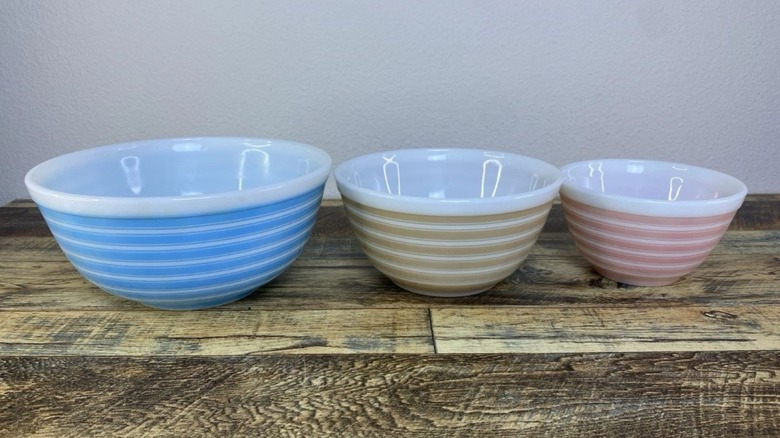 Set of three vintage Pyrex rainbow bowls