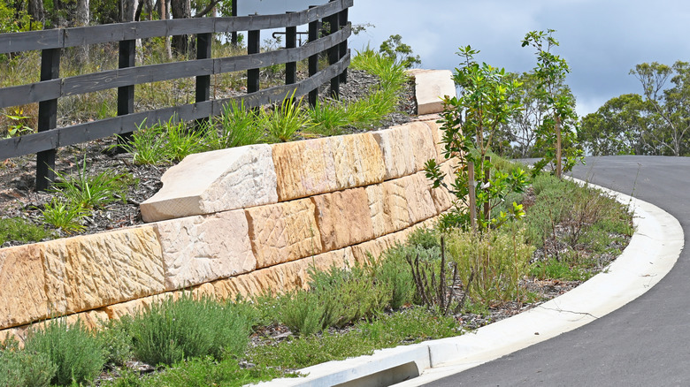 Sandstone block retaining wall