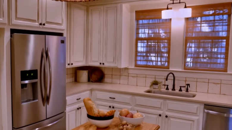 A kitchen with white limestone countertops
