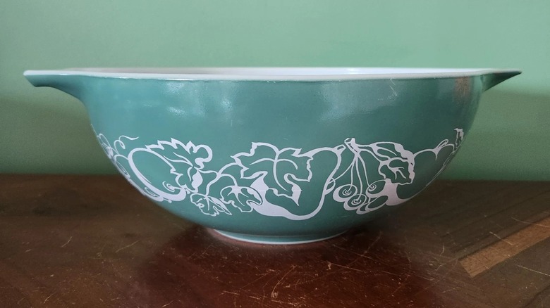 Pyrex Salad bowl 4-quart Cinderella mixing bowl