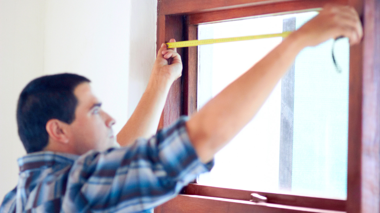 Not Valances Or Curtains: The Trendiest Ways To Style Small Windows ...