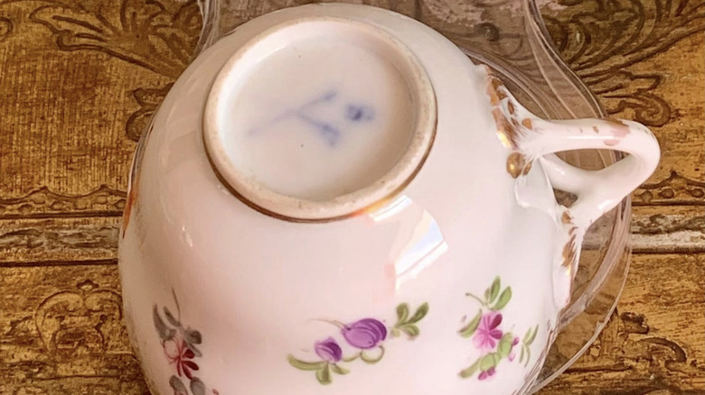 Cross swords marker on Meissen teacup