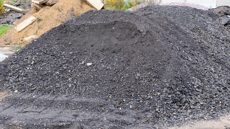 A pile of recycled asphalt millings