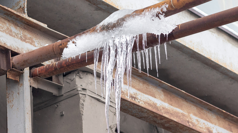 frozen pipes bursting
