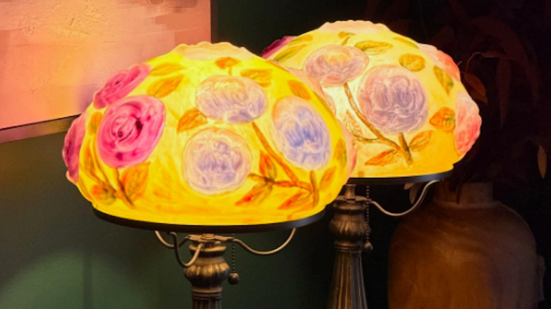 Pair of vintage Pairpoint-style puffy rose table lamps.