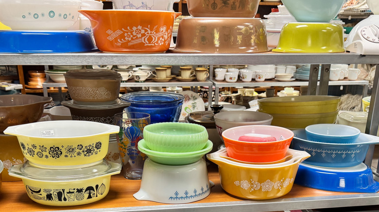 Vintage Pyrex bowls in a thrift store