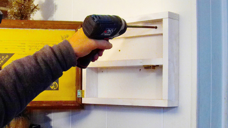 Mounting a frame to the wall with screws