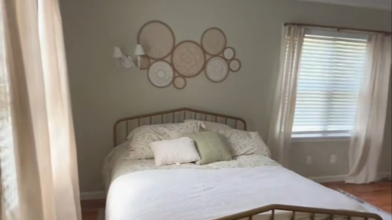 Wall decor made with lace doilies