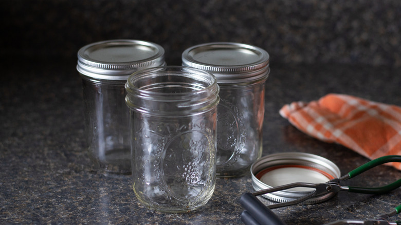 empty mason jars with lids