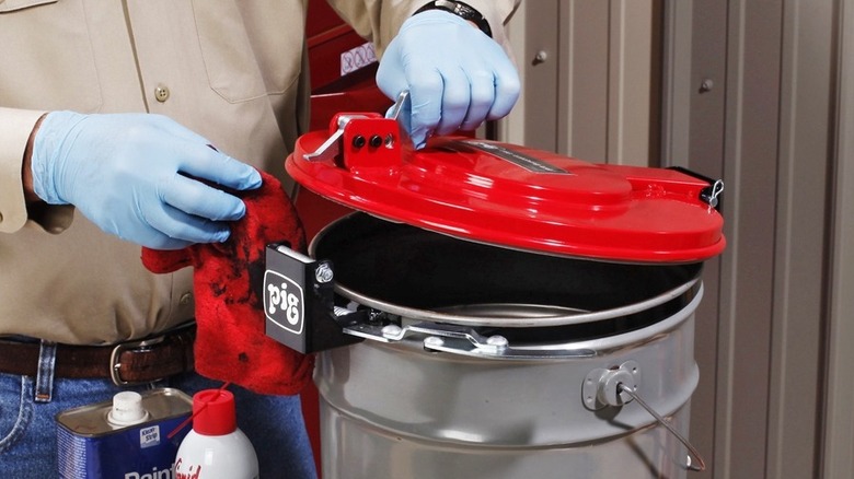 The profoundly expensive Pig five-gallon latching bucket lid