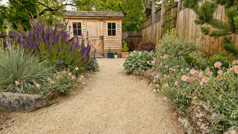 Crusher fine garden pathway