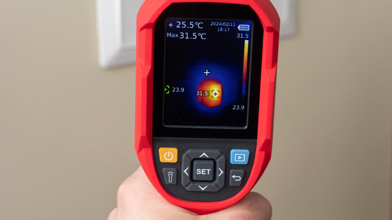 Checking the temperature of an electrical outlet with a thermal imaging camera
