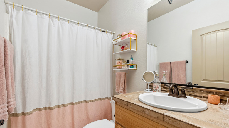 White and pale pink bathroom with a matching shower curtain