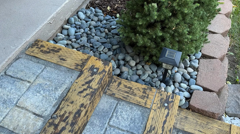 Mexican beach pebbles in a landscaped area next to steps