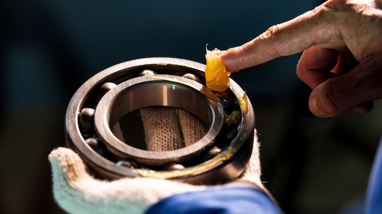 Re-packing a bearing with greasee