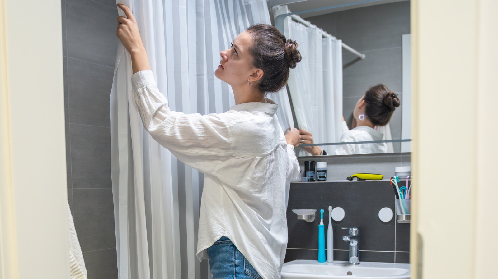 Skip Traditional Shower Curtains: A Cuter Way To Decorate Your Bathroom With Rustic Charm