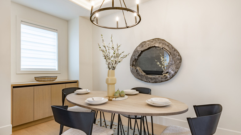 Dining room with an oval table and other rounded furnishings