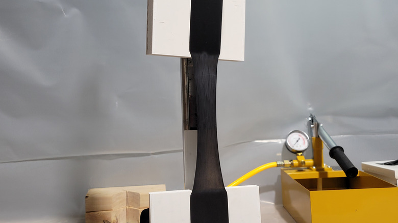 Pump and test rig used to measure waterproof tape's adhesive strength